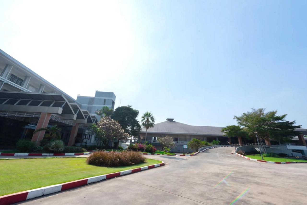 ยูนิแลนด์ กอล์ฟ แอนด์ รีสอร์ท นครปฐม ภายนอก รูปภาพ